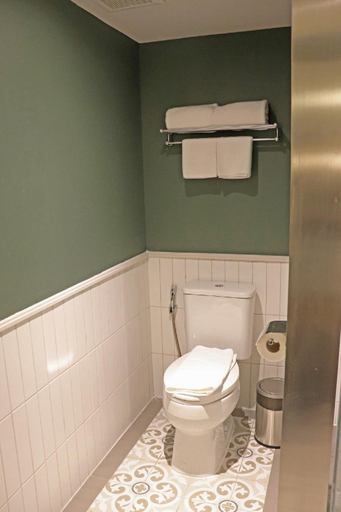 Bathroom 12
