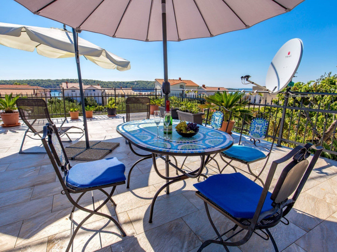 Others 5, Luxury Rab Apartment With Terrace, Lopar/Supetarska Draga