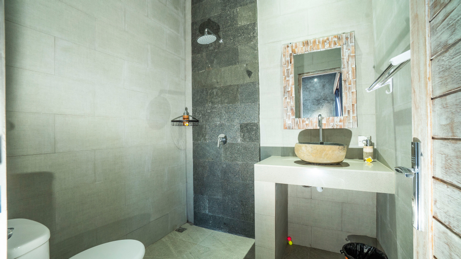 Bathroom 9