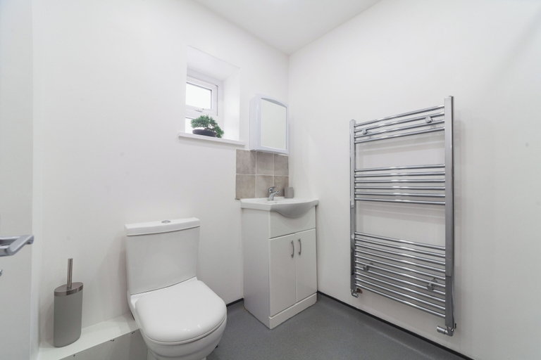 Bathroom 2, The Cricklewood Collection, London