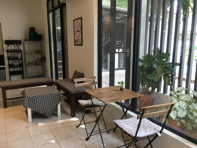 Food & Drinks, Haus 22 (King Bed for 2 with Private Bathroom), Central Seberang Perai