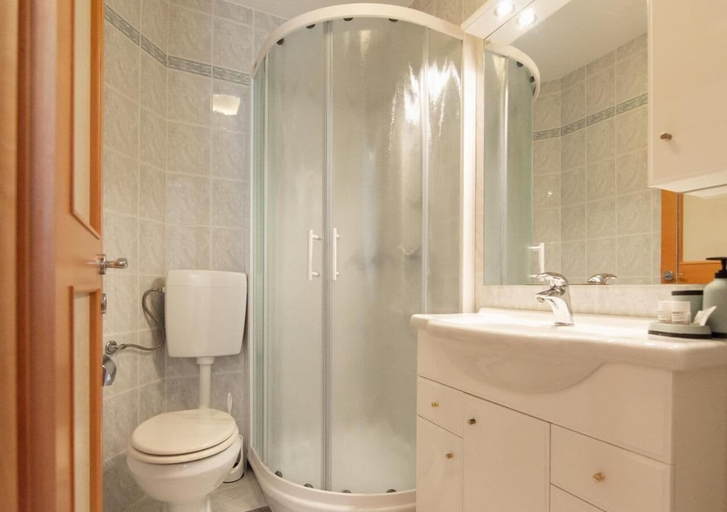Bathroom 3, Sunny Beach Apartment, Piran