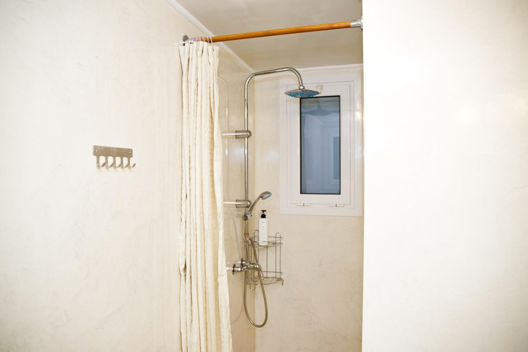 Bathroom 2, Praxitelis Luxury Apartments, Attica