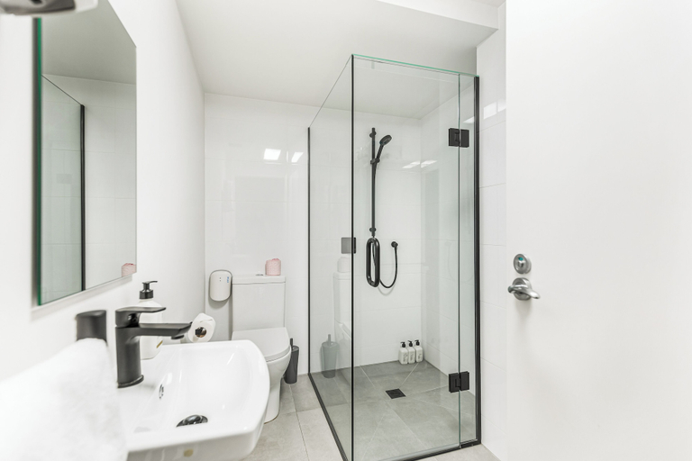 Bathroom 3, Modern Studio + Prime Location by Zodiak Stays, Waitakere