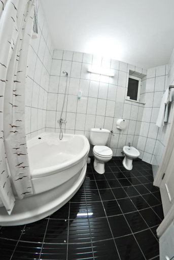 Bathroom 3, Hotel Bavaria, Craiova