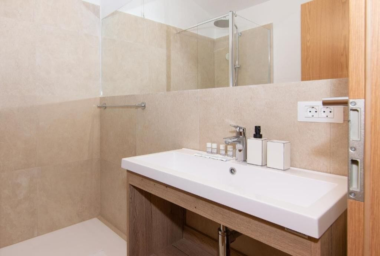 Bathroom 2, The Best View House, Piran