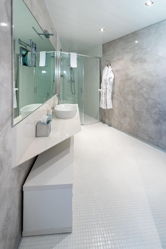 Bathroom 11