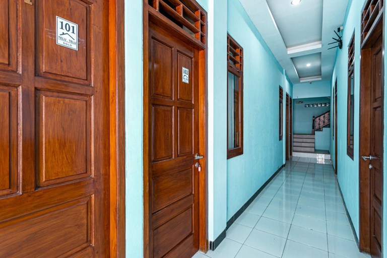 Public Area 3, RedDoorz near Puro Mangkunegaran, Solo