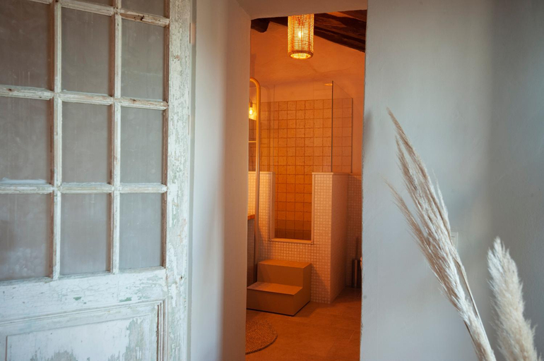 Others 4, Cal Mestre Casa Rural, Barcelona
