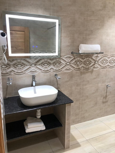 Bathroom 3, Yvon's Tropical Villa