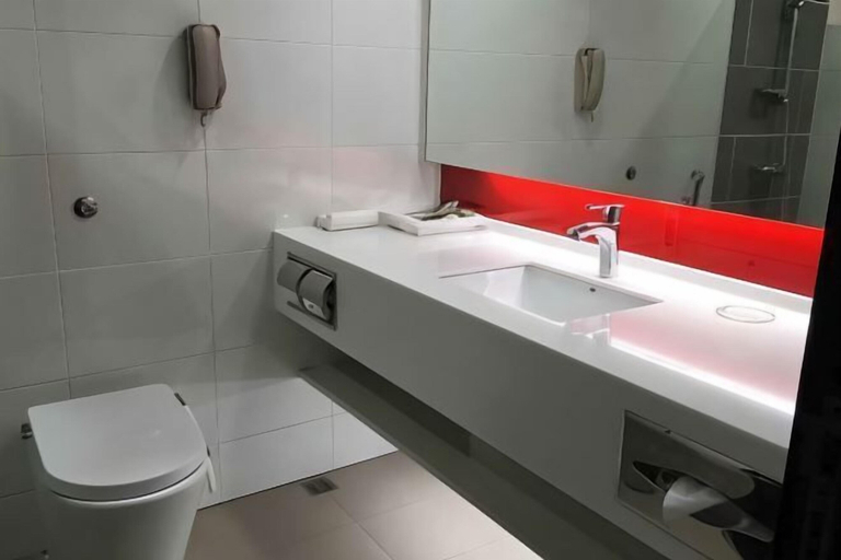 Bathroom 10
