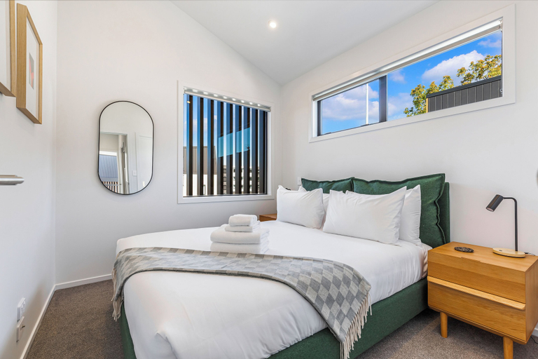 Bedroom 3, Modern 2BR Townhouse in Mission Bay, Waitakere