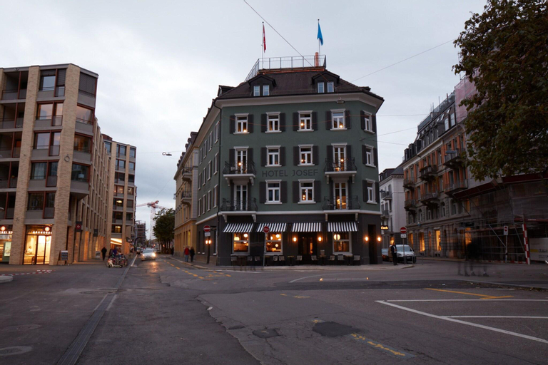 Exterior & Views 23