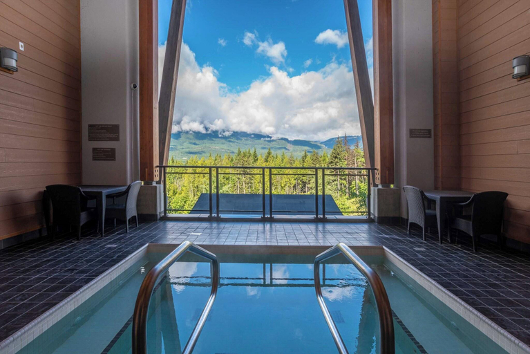 Sport & Beauty 2, Sutton Place Hotel - Revelstoke Mountain Resort, Columbia-Shuswap