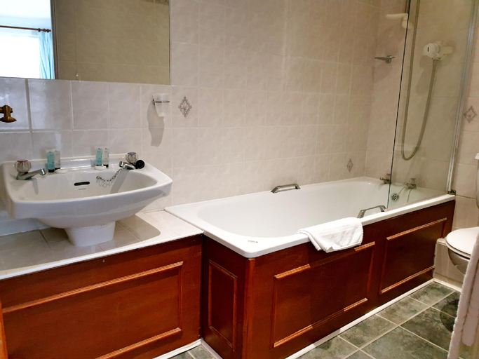 Bathroom 9