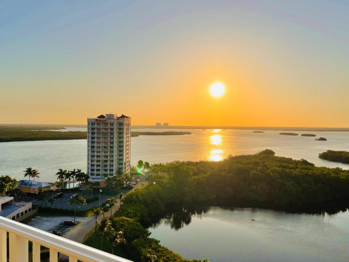 Others 5, Penthouse 6 Panoramic Ocean Views Top Floor, Lee