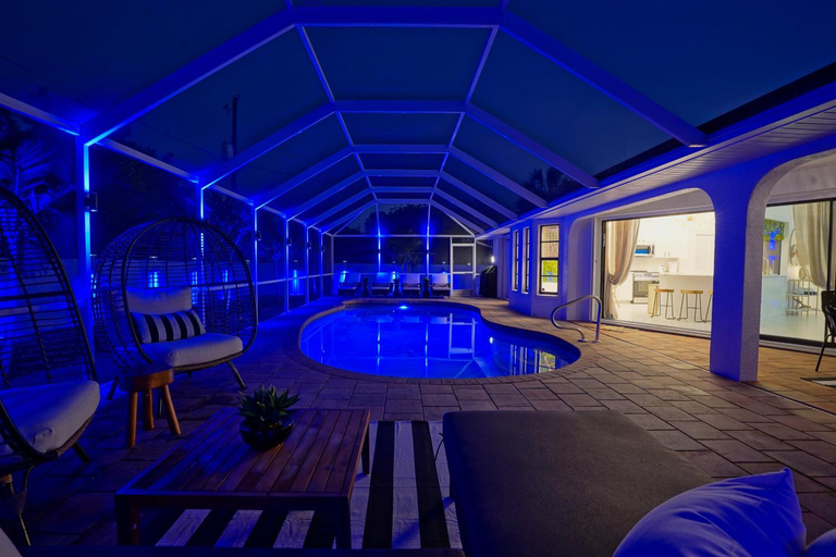 Swimming pool 5, Glamorous 3-Bedroom Villa with Heated Pool Sarasota Area, Charlotte