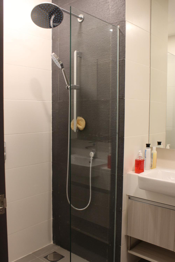 Bathroom 3, Cozy & Comfy Suite in Suasana JB, Johor Bahru