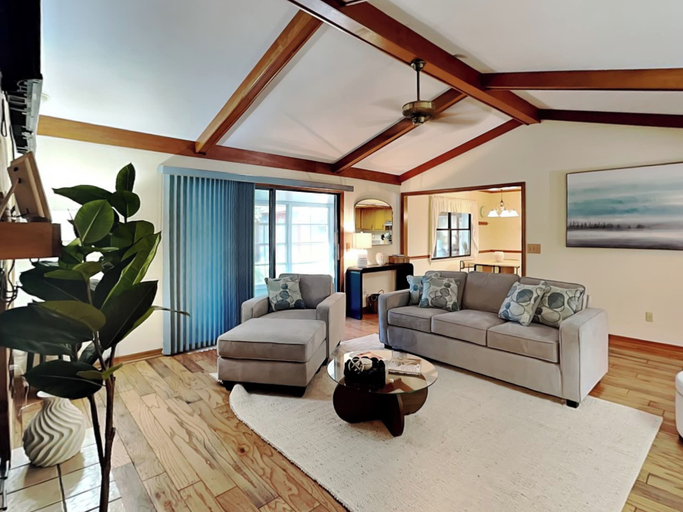 Others 5, Beach Paradise, Saint Johns
