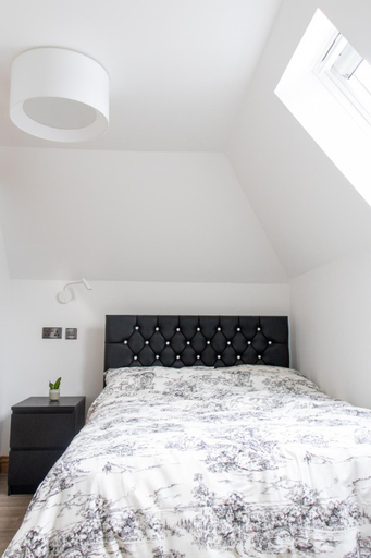 Bedroom 2, Burren London Hotel, London
