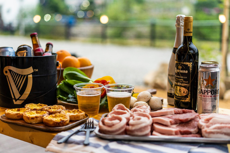 Food & Drinks