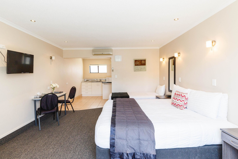 Bedroom 3, Kauri Court Motel and Apartments, Palmerston North