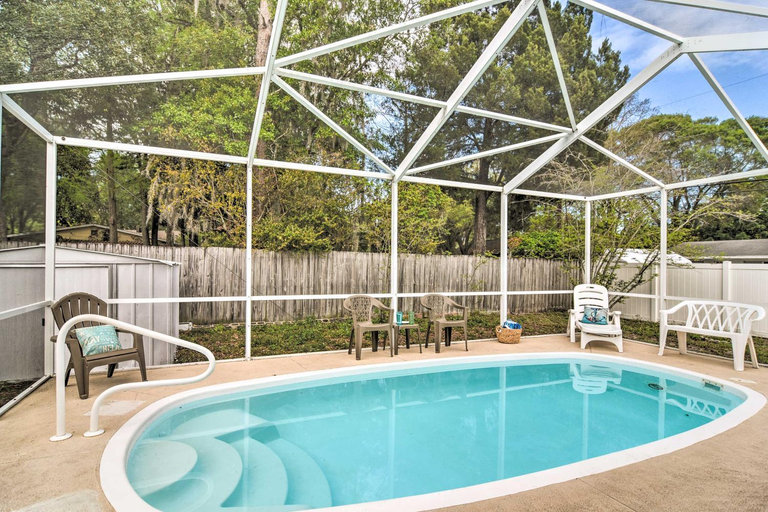 Sport & Beauty 4, Coastal Getaway w/ Pool: 6 Mi to St Pete Beach!, Pinellas