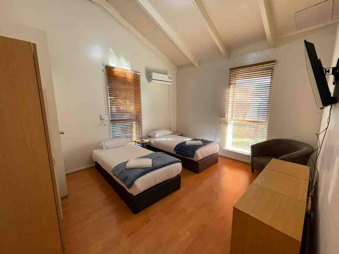 Bedroom 3, Group house with views of the salt pool and spa, Adelaide