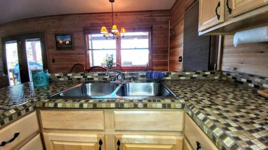 Facilities 3, Mountain Views #578, Jackson