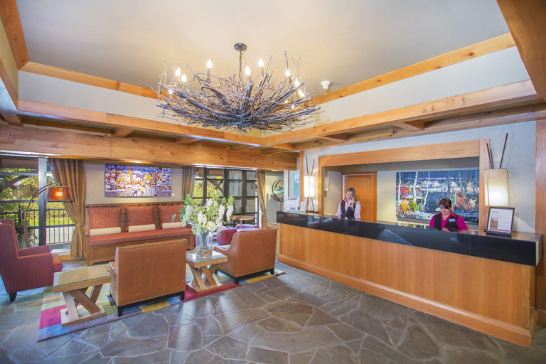 Public Area 2, Sundial Hotel, Squamish-Lillooet