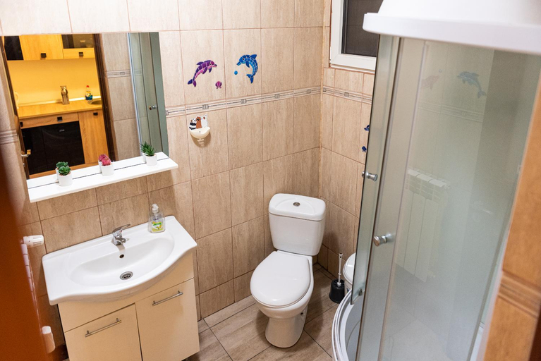 Shower 4, Romana Square Apartment near Old Town - Ultracentral Location, Municipiul Bucuresti