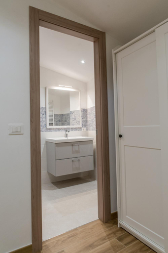 Bathroom 12