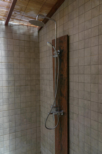 Bathroom 17