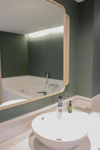 Bathroom 10