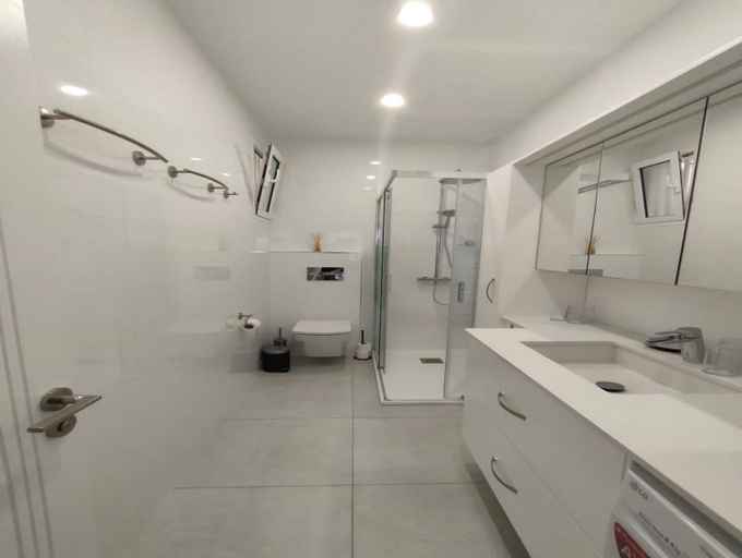 Bathroom 3, Elegant and Spacious Apartment with Sea vieuw, Las Palmas