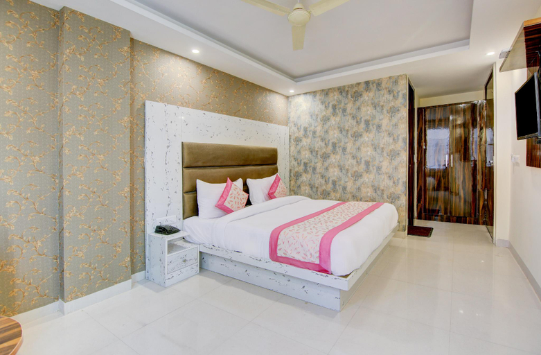 Bedroom 2, Hotel Smart Signature, Delhi