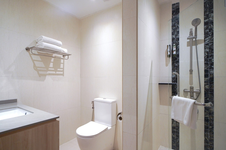 Bathroom 5, Metro Y Hotel Singapore, Singapore