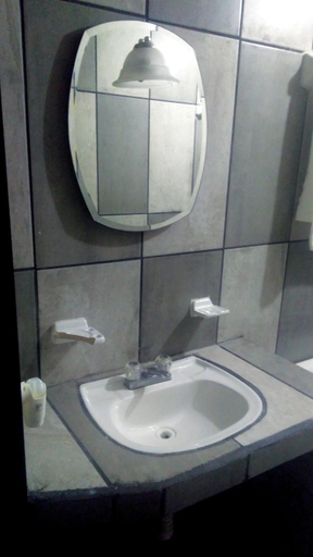 Bathroom 2, Hotel Falcon, Tamasopo