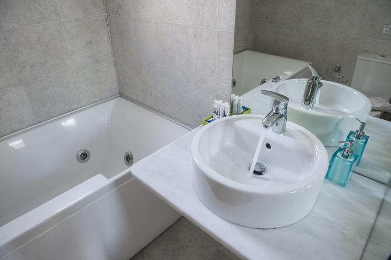 Bathroom 5, Kanale's, South Aegean