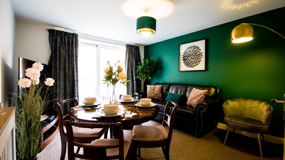 Others 3, High Street - 2BD Apt - King Beds - Parking - Wise Stays, Southampton