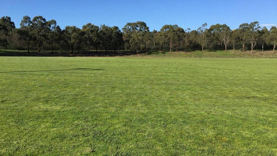 Spacious and cozy home next to Glen Waverley, Knox - North-West