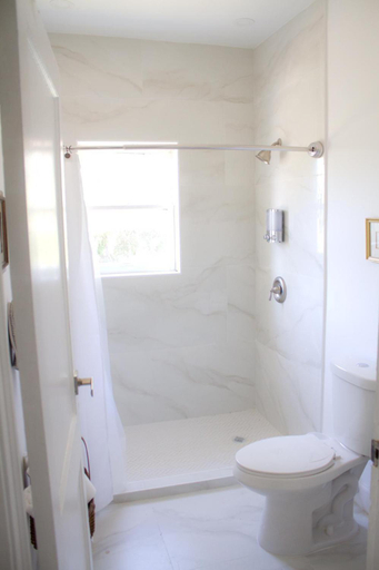 Bathroom 3, Spacious and Comfy Suite near MIA 2 Queen Beds, Miami-Dade