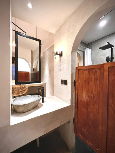 Bathroom 7