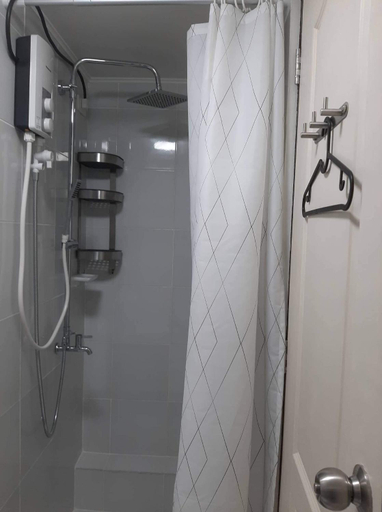 Others 3, Lovely 2 BR Condo with FREE Secured Parking, Manila City