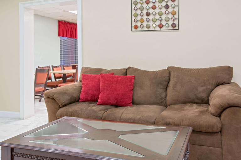 Public Area 2, Ramada by Wyndham Pelham, Shelby