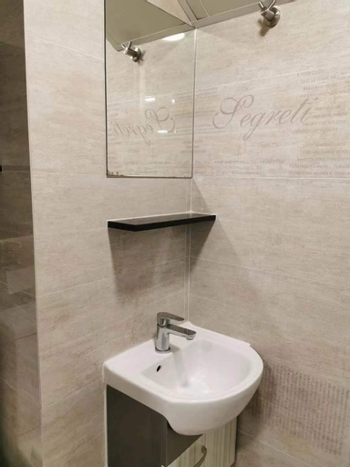 Bathroom 12