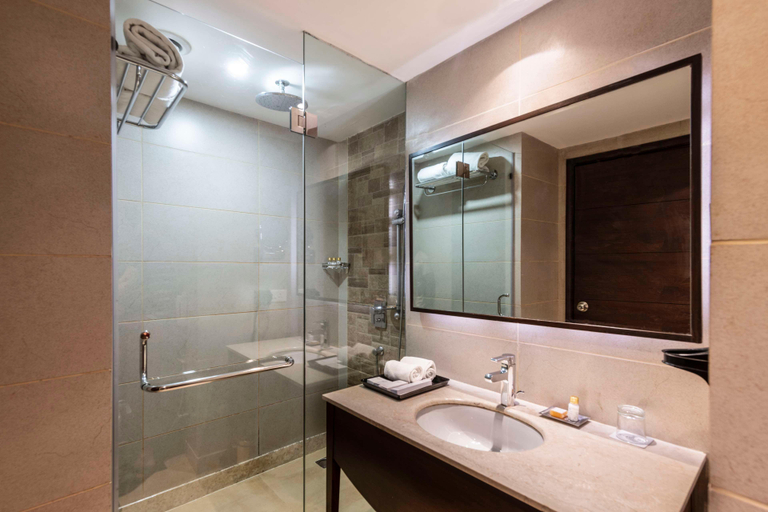 Bathroom 5, Country Inn & Suites by Radisson, Gurugram Sohna R, Gurgaon