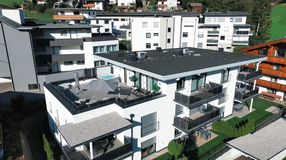 AlpenLuxus presents CLOUD 9 - Private Roof Terrace with Whirlpool, Schwaz