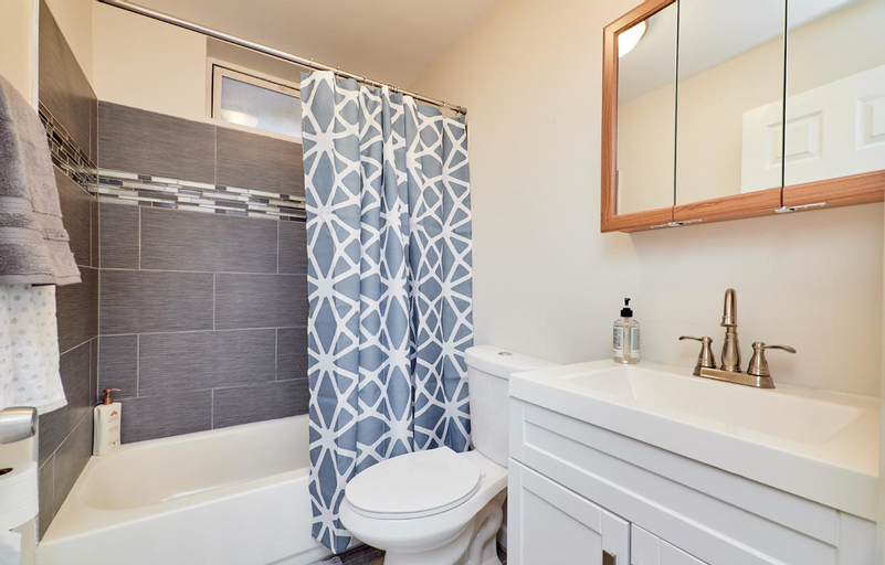 Bedroom 2, Forest park, Science Center, BJC & CWE restaurants, Saint Louis