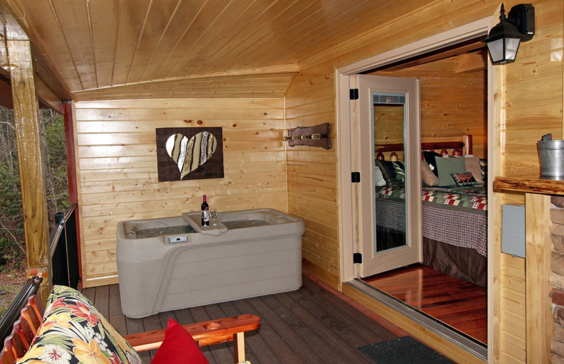 Bathroom 2, Lovin' Inn, Sevier